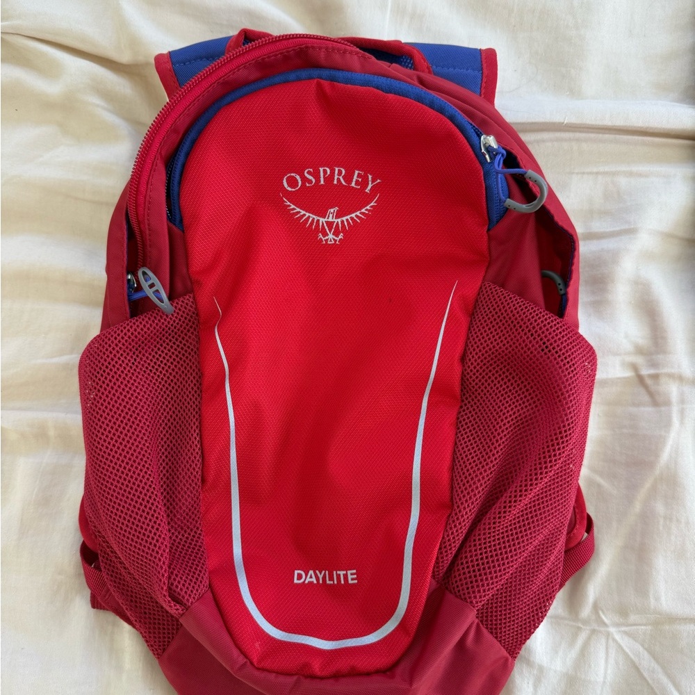 OSPREY Daylite Kids Backpack in Red and Blue